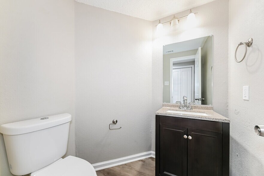 Building Photo - 2209 Amber Springs