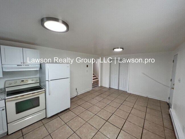 Building Photo - Suburban 743-745