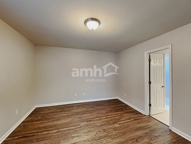 Building Photo - 912 Pristine Ln