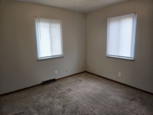 Building Photo - 2264 5th St SW