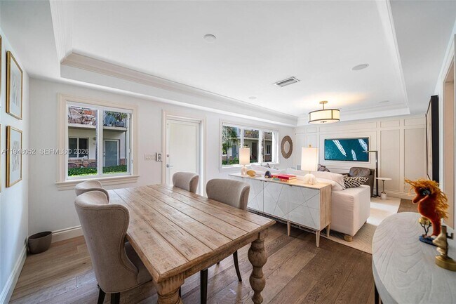 Building Photo - 1130 Venetian Way