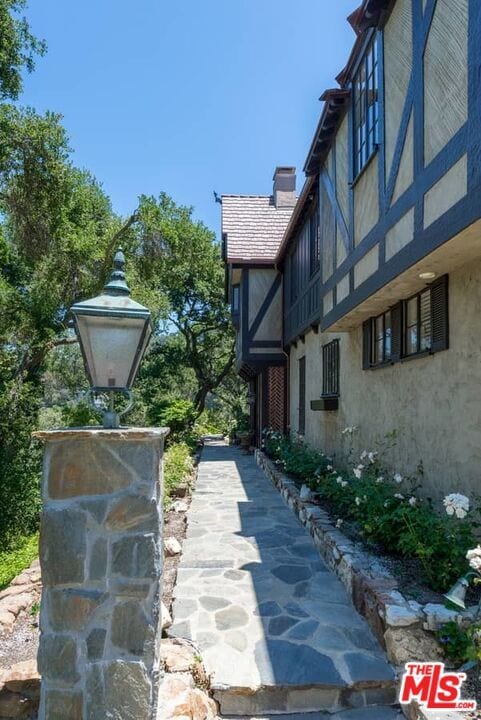 Building Photo - 1957 Mandeville Canyon Rd