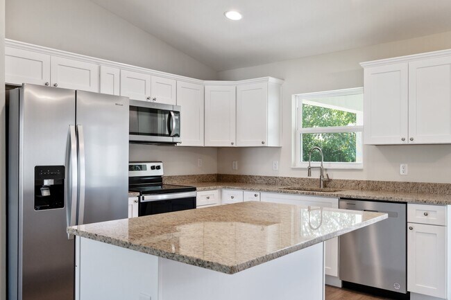 Building Photo - 13422 SW 48th Ave