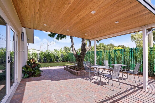 Building Photo - 6701 SW 49th Terrace