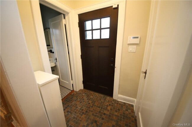 Building Photo - 15 Beacon Hill Rd