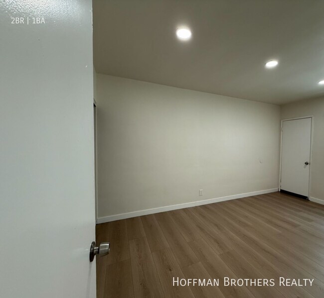 Building Photo - 7337 Woodman Ave