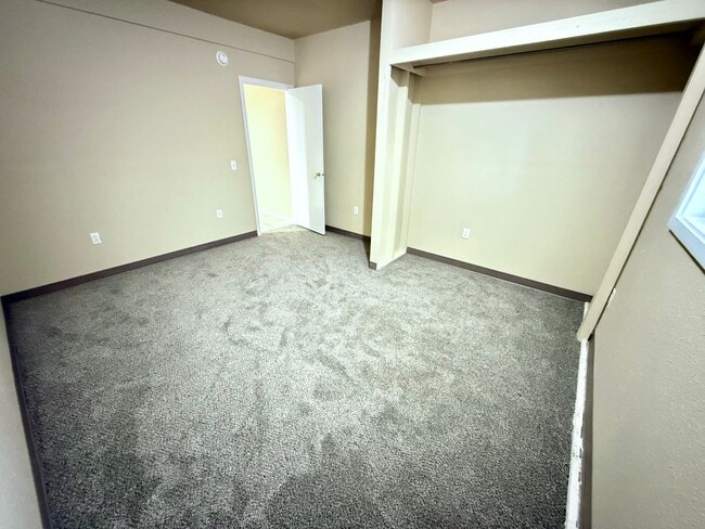 Building Photo - 1608-1610 N Brooklane St