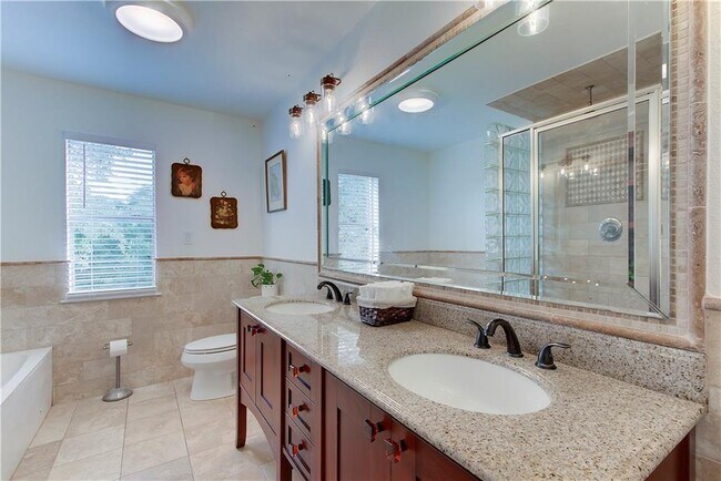 Building Photo - 9305 Granada Hills Dr