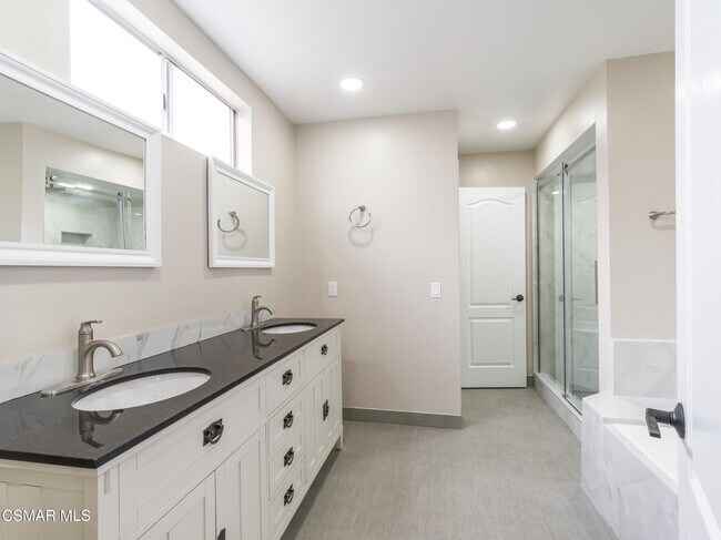 Building Photo - 382 Rockedge Dr