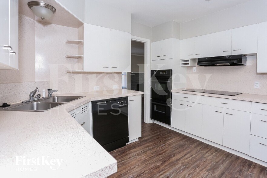 Building Photo - 1624 Oakland Blvd