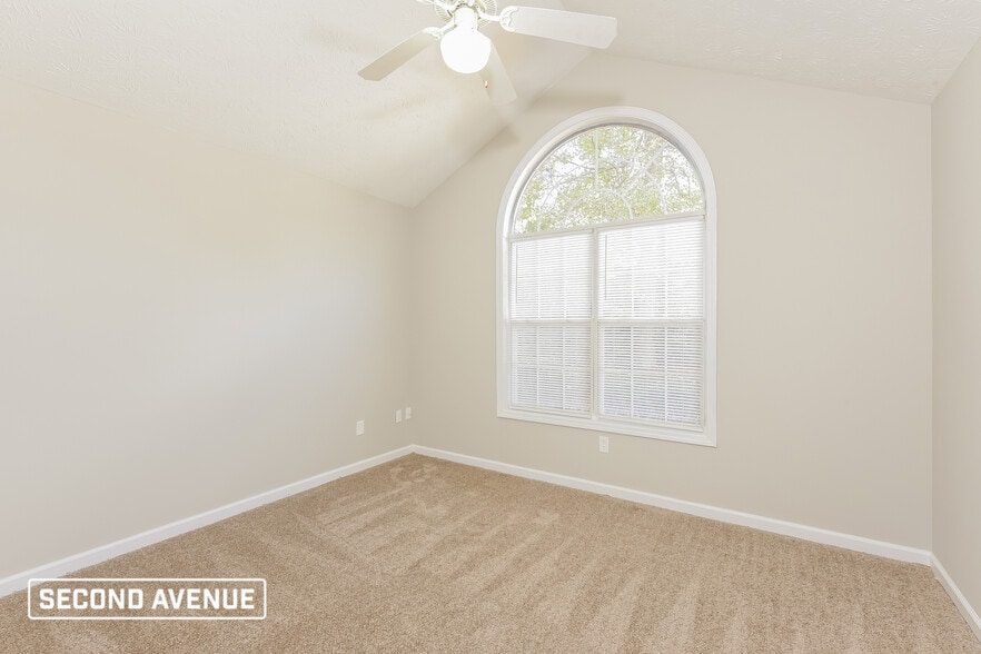 Building Photo - 2725 Lenora Springs Dr
