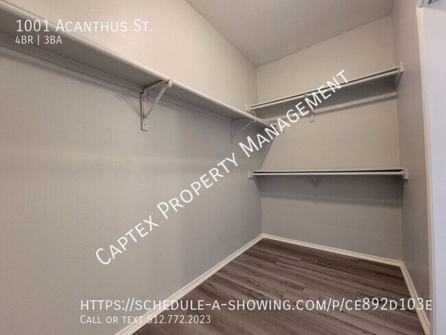 Building Photo - 1001 Acanthus St