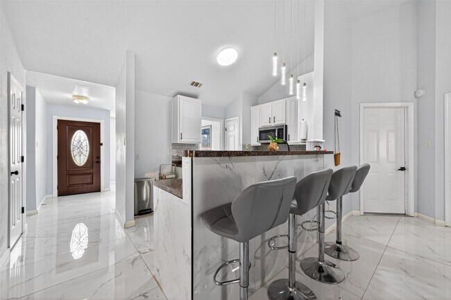 Building Photo - 14310 Royal Hill Dr