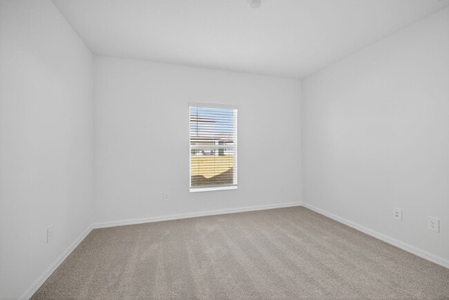 Building Photo - Brand New 6-Bed Available Now!