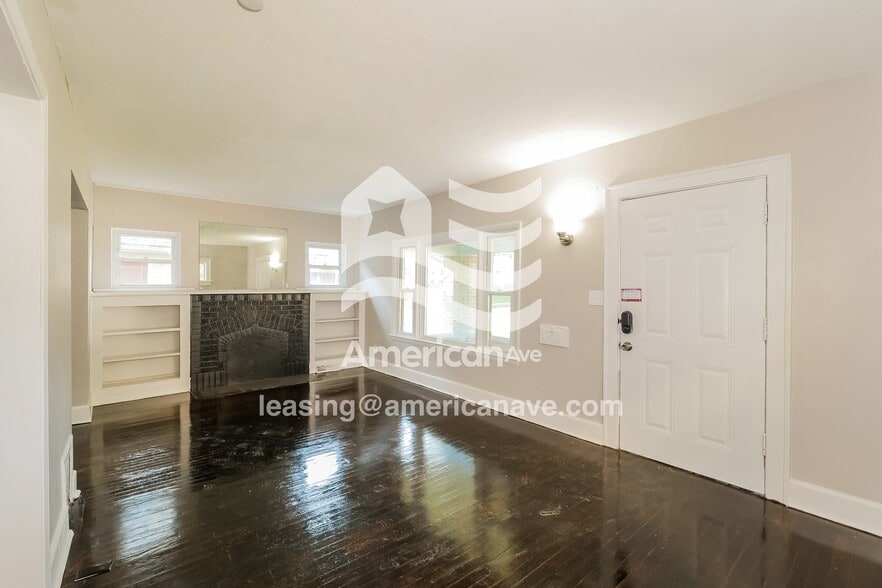 Building Photo - 1305 E 59th St