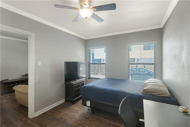 Building Photo - 204 E 30th St