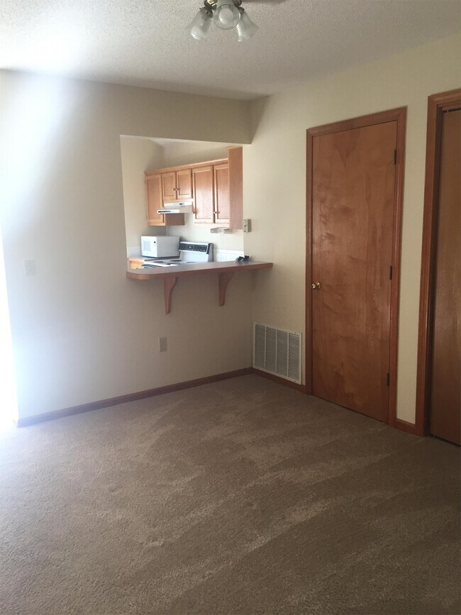 Building Photo - 3924 Overland Dr