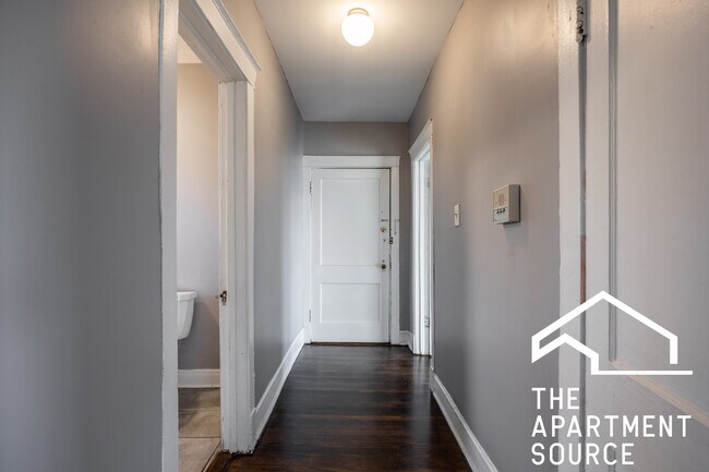 Building Photo - 3602 W Sunnyside Ave