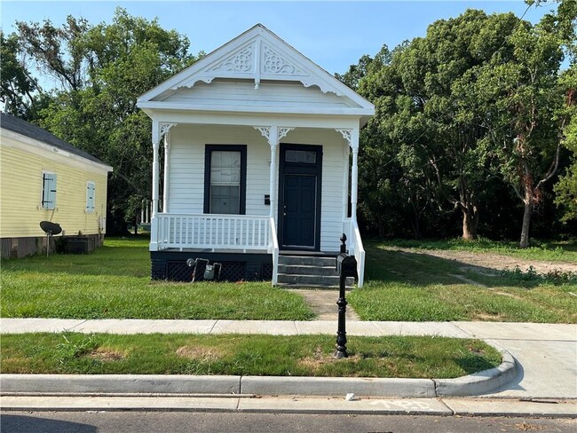 Building Photo - 1003 Texas St