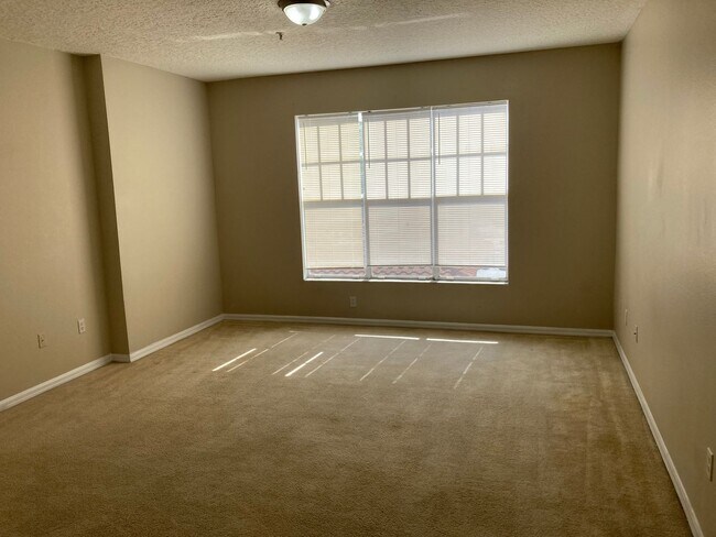 Building Photo - 5578 Metrowest Blvd