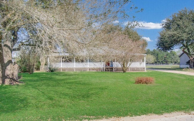 Building Photo - 15510 Cypress Garden Dr