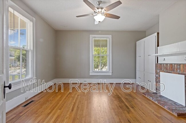Building Photo - 106 W Ivey St