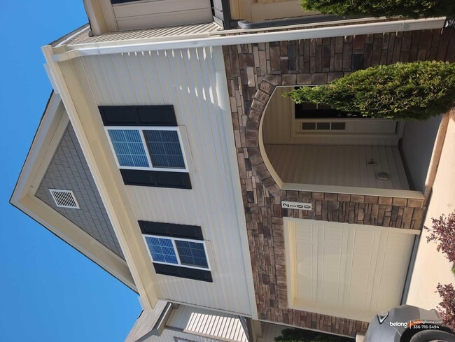 Building Photo - 2100 Solana Wds Dr