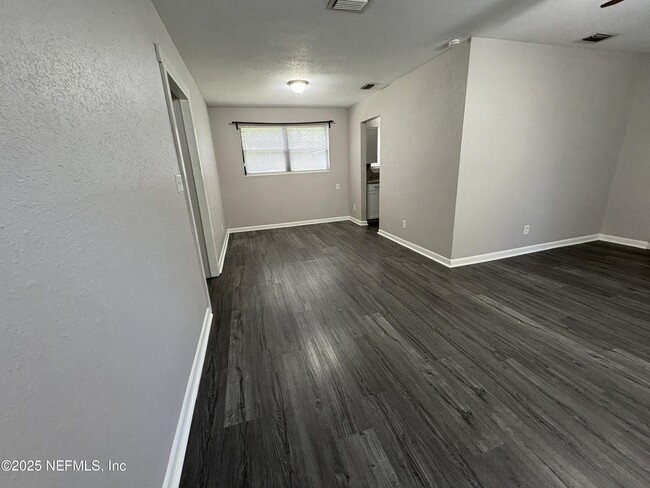 Building Photo - 7040 Arques Rd
