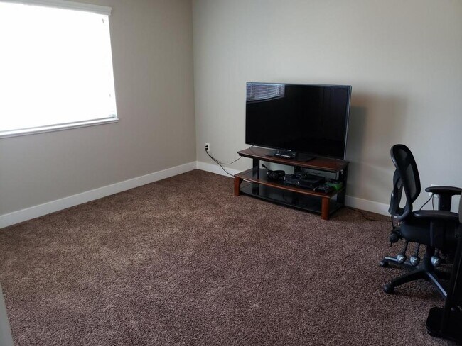 Building Photo - 42 E 1825 N