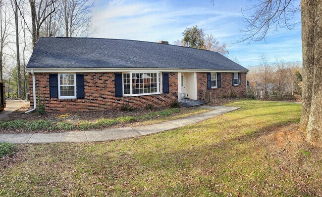 Building Photo - 3 Bedroom Home in Lynchburg
