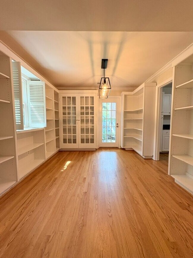 Building Photo - 6718 Kenwood Forest Ln