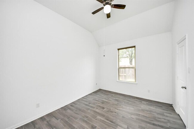 Building Photo - 10910 Wardrop Pl