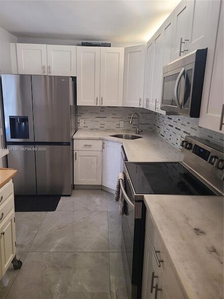 Building Photo - 3401 N Country Club Dr