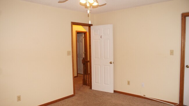 Building Photo - 1221 Clearwater Ln