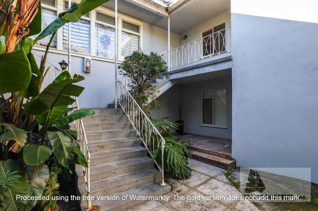 Building Photo - Gorgeous Remodeled Condo in Bixby Knolls