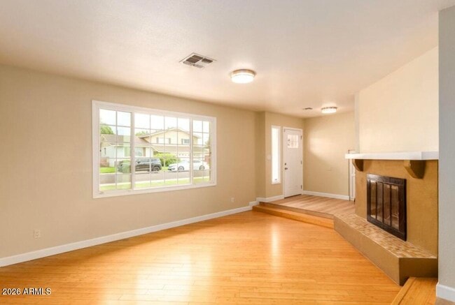 Building Photo - 919 E La Jolla Dr