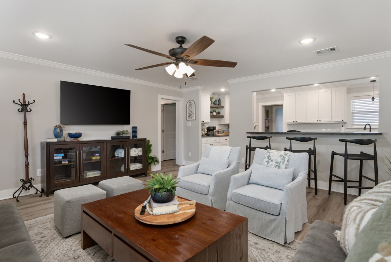 Building Photo - 214 Helena St