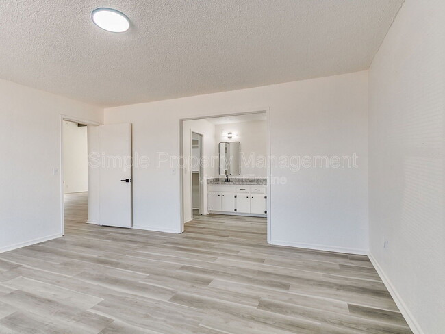 Building Photo - 6628 Laurel Dr