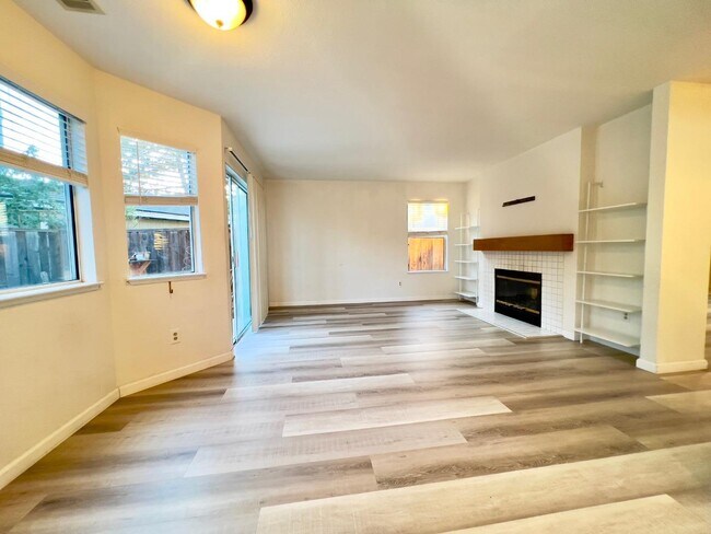 Building Photo - 479 Tioga Ct