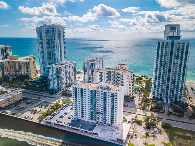Primary Photo - 3001 S Ocean Dr