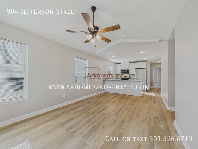 Building Photo - 904 Jefferson St