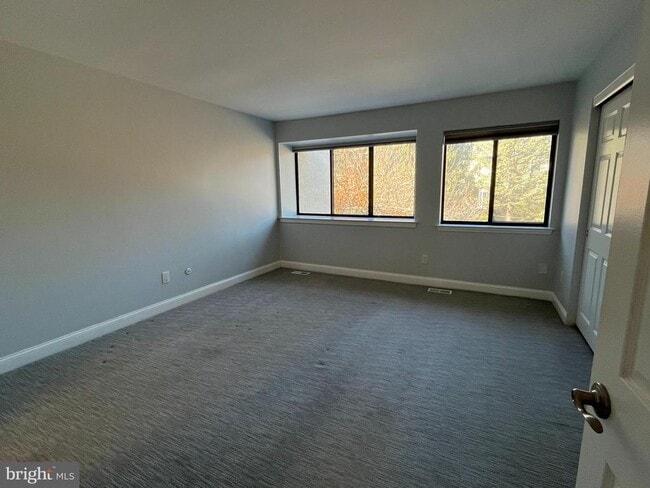 Building Photo - 42 Landmark Dr