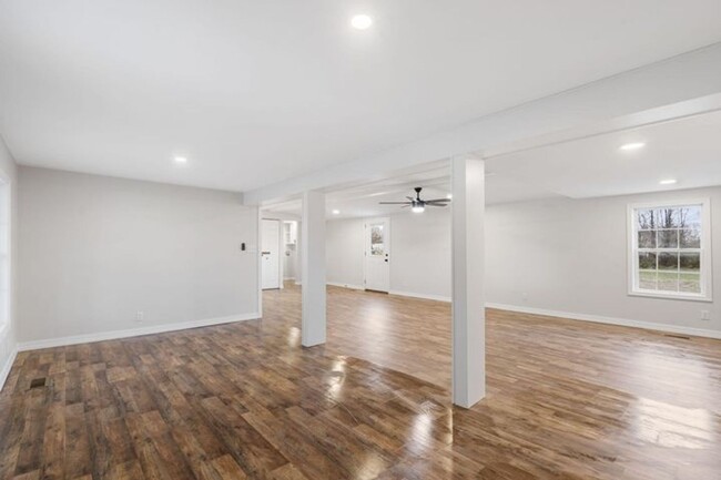 Building Photo - Completely remodeled | 3 Bedroom | 2 Bathr...