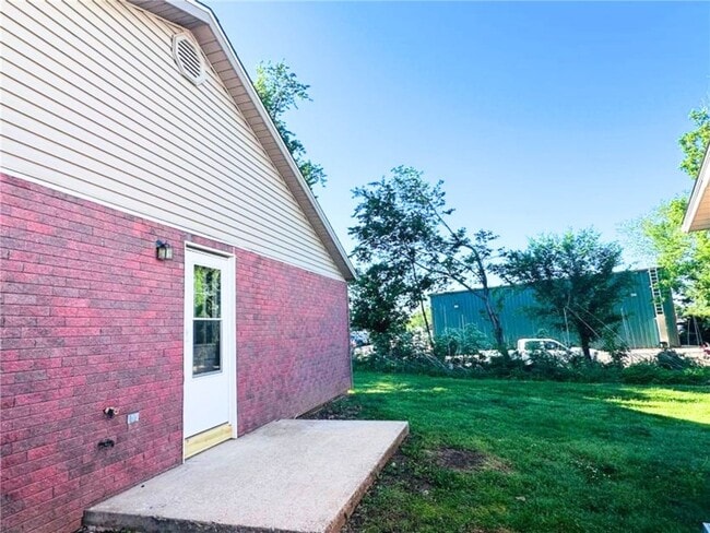 Building Photo - 3501 SW Victoria Pl