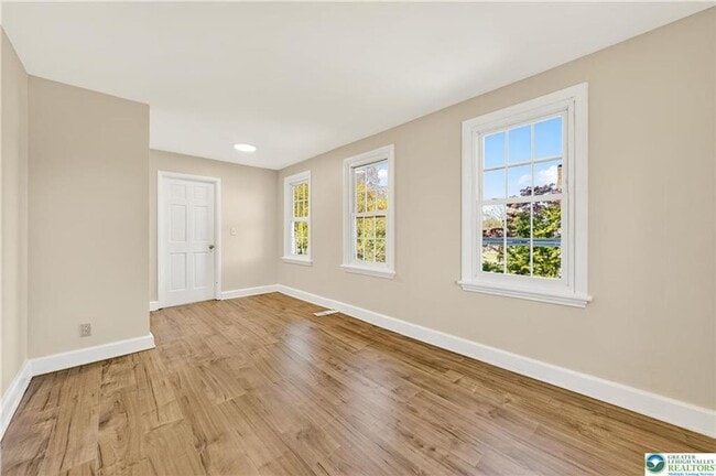 Building Photo - Beautifully updated Bethlehem home now available for rent that blends classic character with mode...