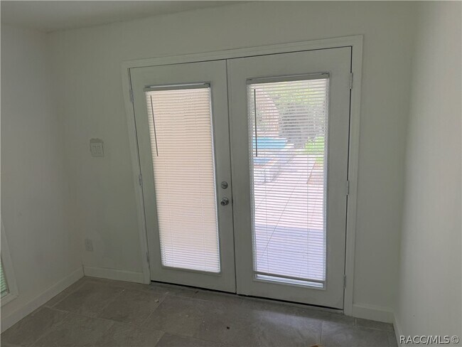 Building Photo - 1405 Eden Dr