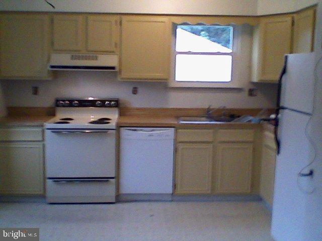 Building Photo - 25-26 Deedre Ln-