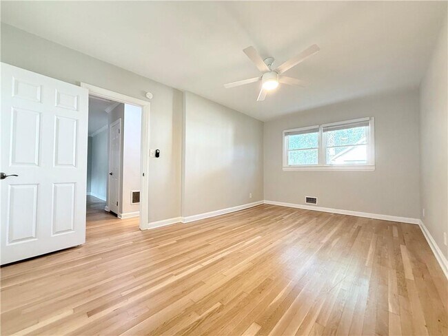 Building Photo - 1980 Kilburn Dr NE