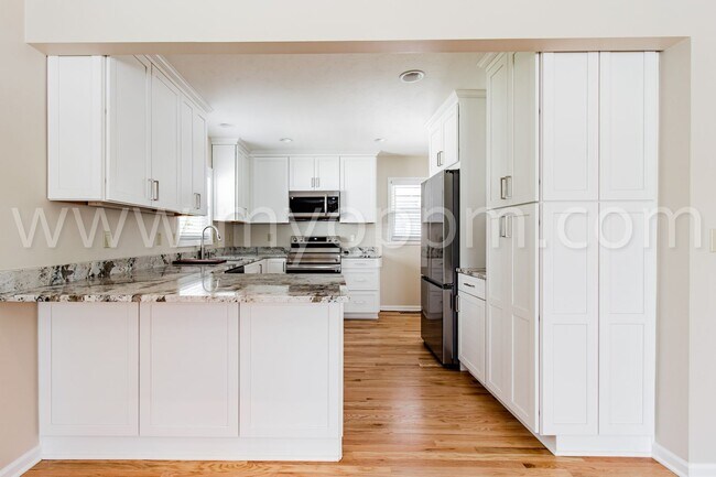 Building Photo - Pristine 4 Bedroom / 2 Bathroom Home | Wes...