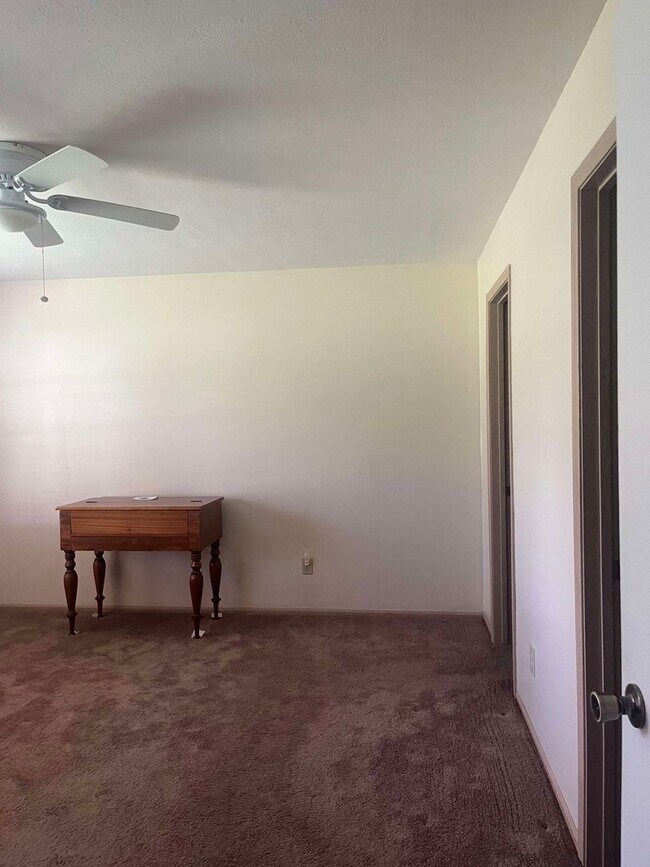 Building Photo - Updated and bright two bedroom condo